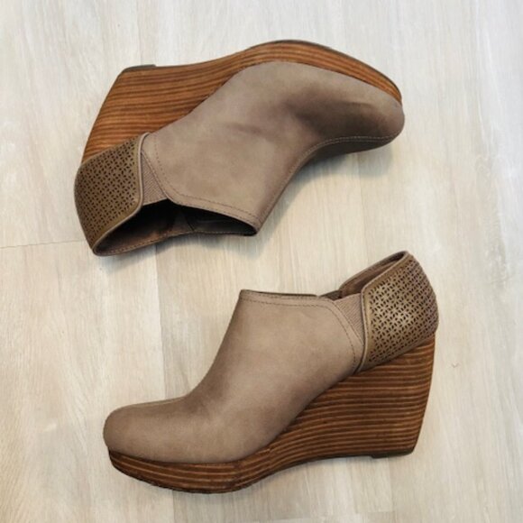 Dr. Scholls Taupe Harlow Wedge Booties size 11 - Picture 4 of 7